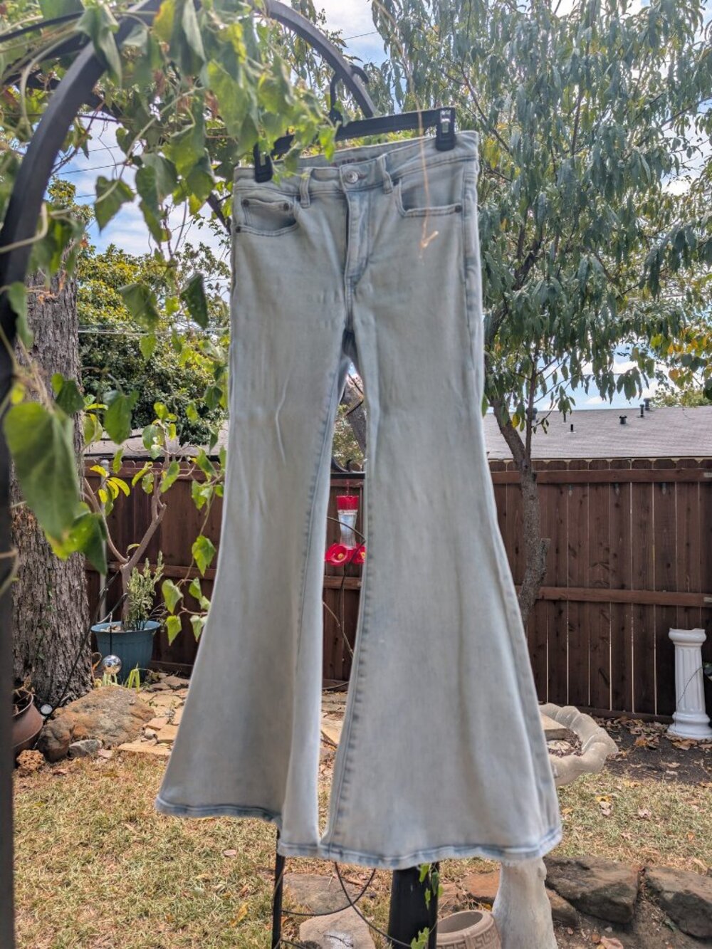 American Eagle Light Wash Mega Flare Jeans Size 6 Short Stretch